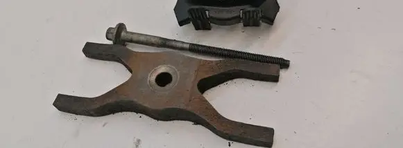 Ford Transit Fuel Injector clamp holder 6C1Q9L535AC 6C1Q9L513AA