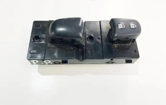 Nissan Qashqai Electric window control switch