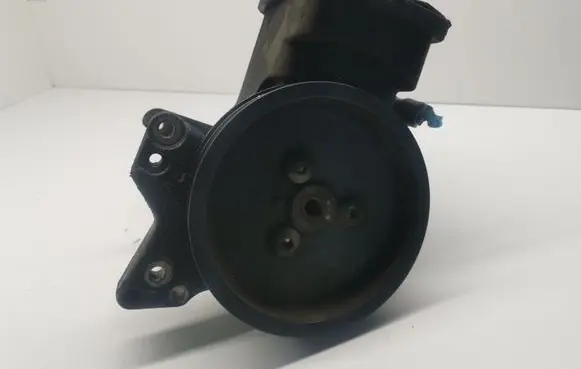 BMW 5 E60 E61 Power steering pump 7693974