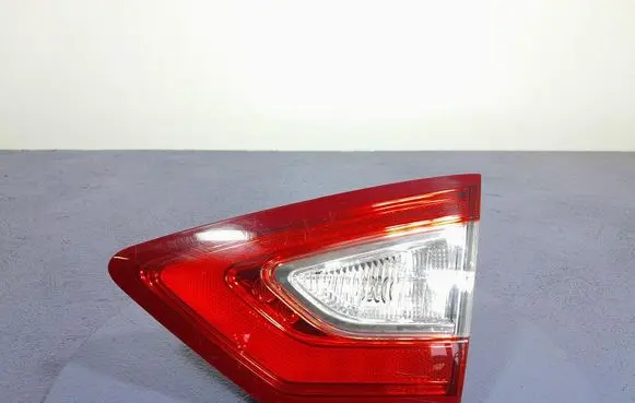 Ford Mondeo MK I Rear/tail lights DS73-13A602-JE