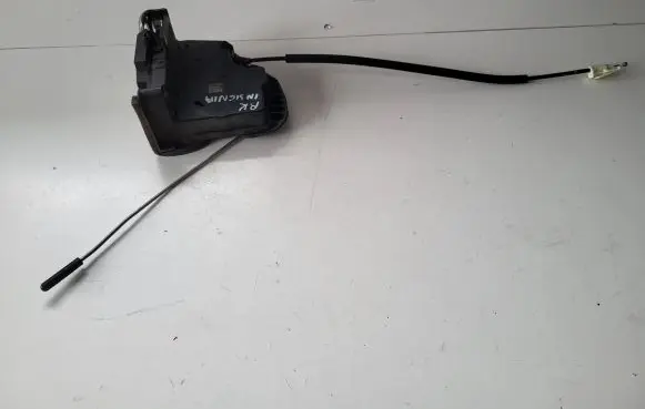 Opel Insignia B Front door lock 13597527