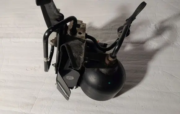 Mercedes-Benz SL R230 Air suspension tank/reservoir A2203270115