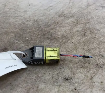 Hyundai i40 Airbag deployment crash/impact sensor
