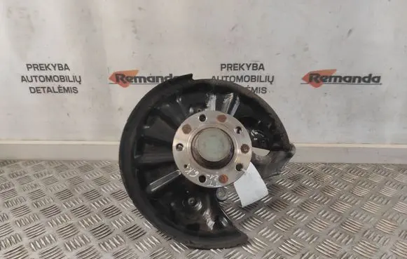 Rear wheel hub spindle/knuckle