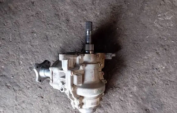 Dacia Duster Gearbox transfer box case 820104507