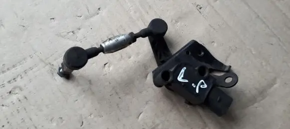 Headlight/headlamp level sensor