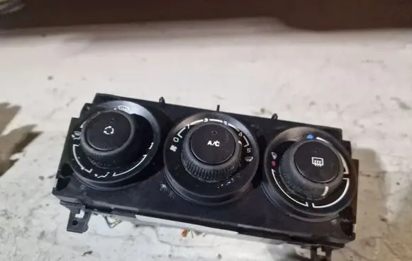 Peugeot 5008 Climate control unit 400017003