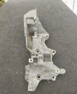 Volkswagen PASSAT B7 Generator/alternator bracket 03l903143k