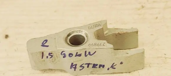 Opel Astra K Fuel Injector clamp holder 239899 90570