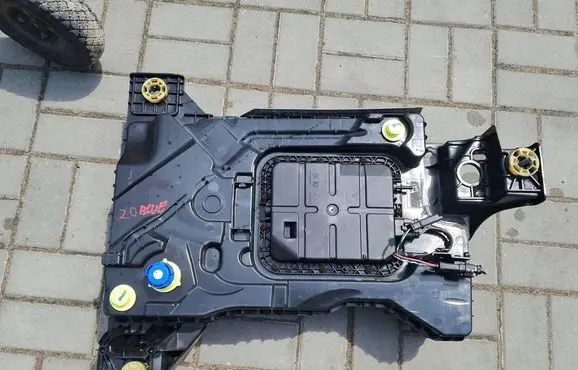 Citroen C4 Grand Picasso AdBlue liquid reservoir 9818559280