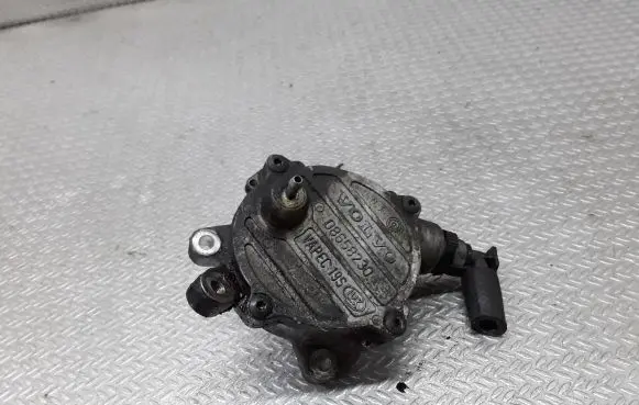 Volvo V70 Vacuum pump 08658230