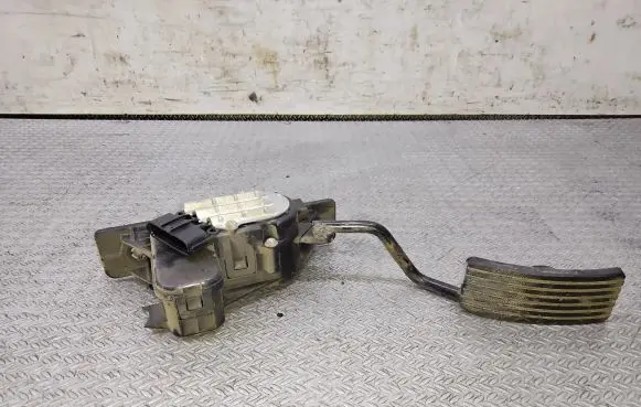Mitsubishi Grandis Accelerator throttle pedal APM30005