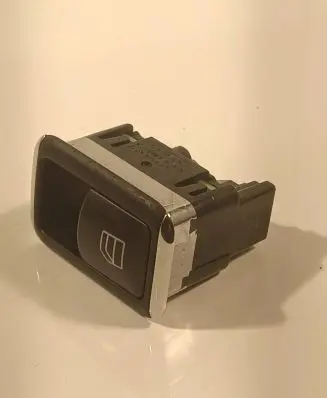 Mercedes-Benz C W204 Electric window control switch A2048707358 03139101 10034551