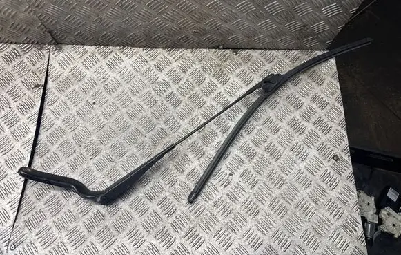 Ford Focus C-MAX Front wiper blade arm 3M5117526AA