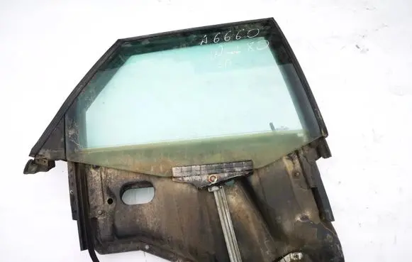 Audi 80 90 B3 Rear door window/glass frame 