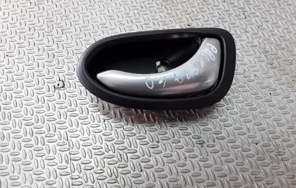 Nissan Primera Rear door interior handle 82670AV600