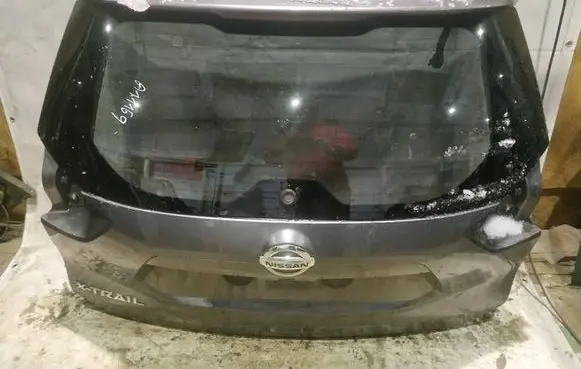 Nissan X-Trail T32 Tailgate/trunk/boot lid PILKAS