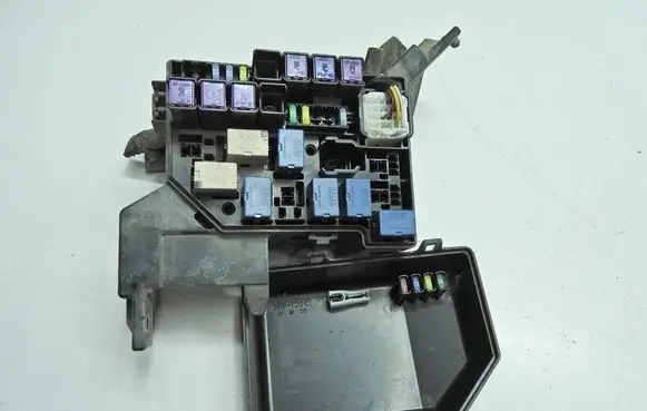 Suzuki SX4 Fuse module 79J01 15A15A