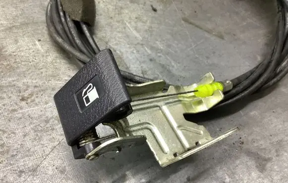 Honda CR-V Fuel cap flap release cable 
