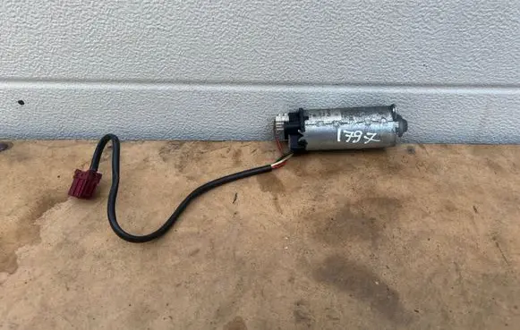 Mercedes-Benz S W220 Seat adjustment motor 2208201442 198350102 0130002484