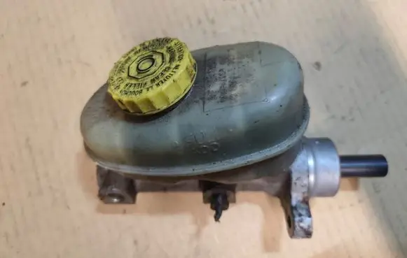 Master brake cylinder