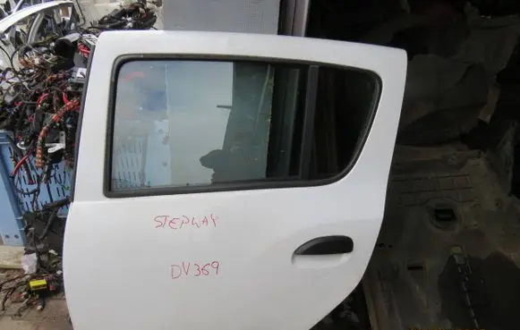 Dacia Sandero Rear door