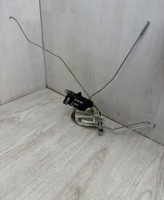 Suzuki Liana Front door lock