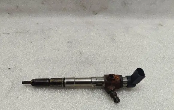 Volkswagen Golf VI Fuel injector 03L130277B
