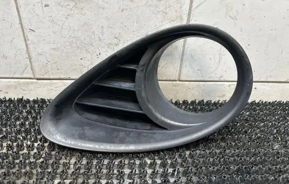 Front fog light trim/grill