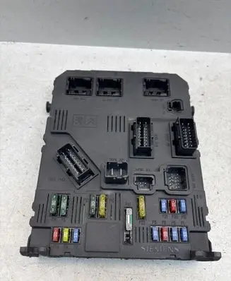 Peugeot 407 Comfort/convenience module BSIS0300 9655221180 S120104600