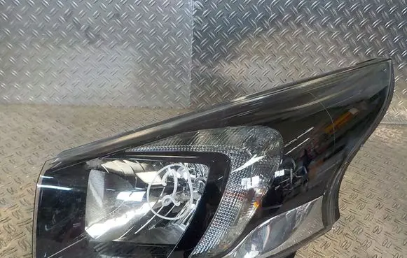 Opel Vivaro Headlight/headlamp