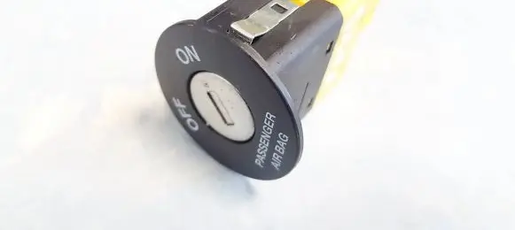 KIA Carnival Passenger airbag on/off switch 