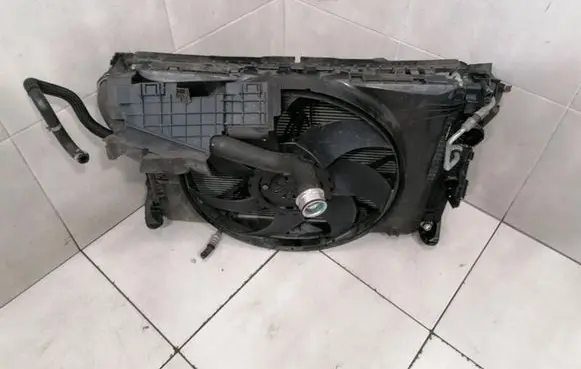 Mercedes-Benz E C207 W207 Radiator set A2045000654 A2045000293