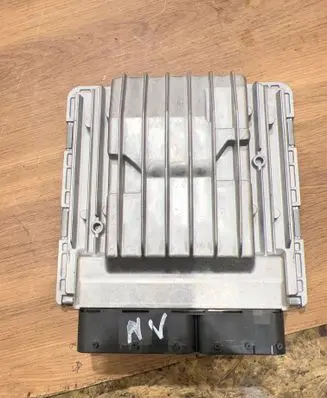 BMW 1 E81 E87 Engine control unit/module 7595179