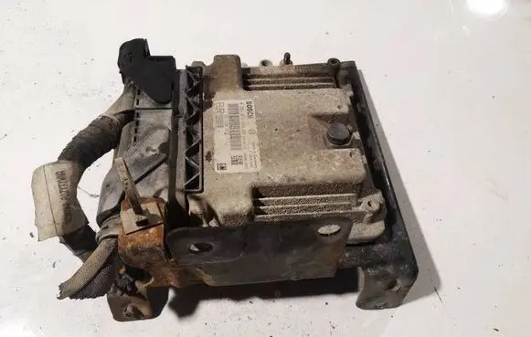 Opel Zafira B Engine control unit/module 0281012549