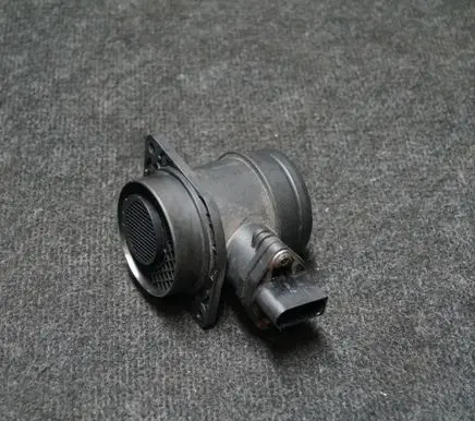 Volkswagen Golf V Mass air flow meter 038906461B 0281002531