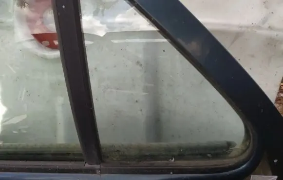 Peugeot 306 Rear vent window glass 