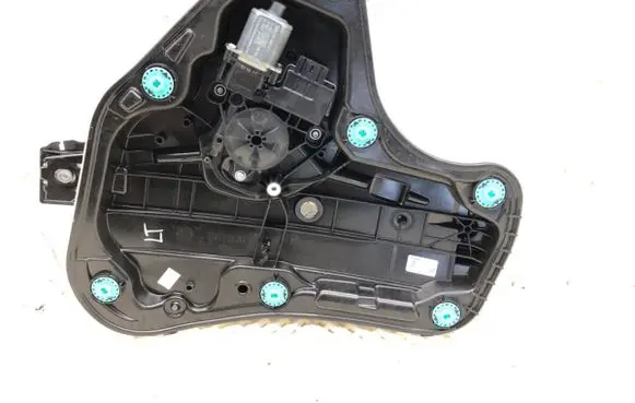 Volkswagen Golf VIII Rear door window regulator with motor 5H0839401F