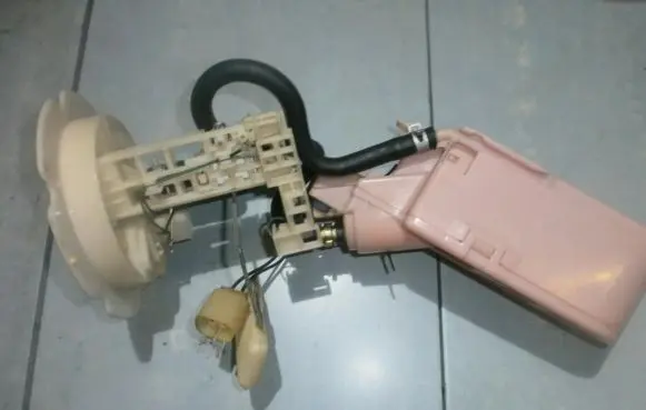 Nissan Almera In-tank fuel pump NENUSTATYT