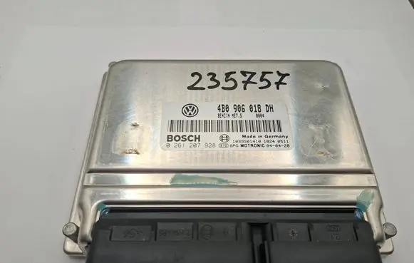 Volkswagen PASSAT B5.5 Engine control unit/module 4B0906018DH 0261207928 1039S01410