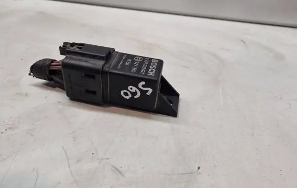 Volvo S60 Glow plug pre-heat relay 0281003037