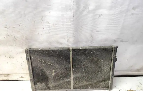 Volkswagen Golf III Coolant radiator 1H0121253BL