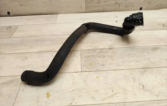 Opel Insignia A Engine coolant pipe/hose 565563897 13220143