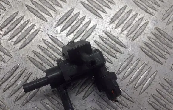 Toyota Camry Valve vacuum 