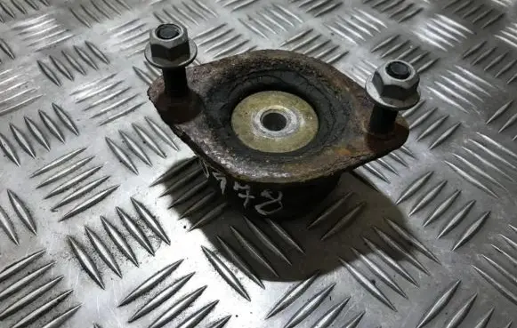 Land Rover Range Rover P38A Engine mount bracket