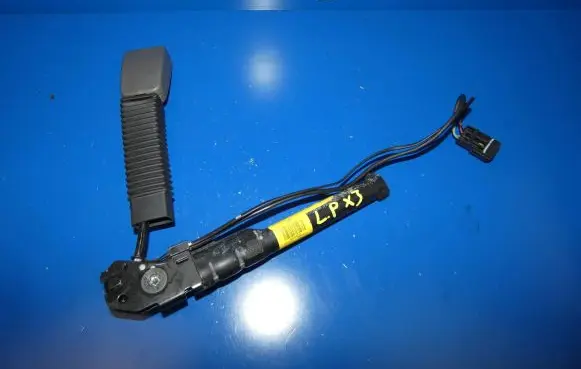 Jaguar XJ X351 Front seatbelt