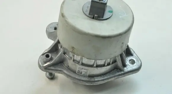 Mercedes-Benz S C217 Engine mount bracket A2222405117