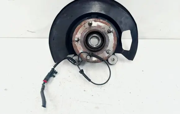 Chrysler Town & Country V Front wheel hub 04743579AB