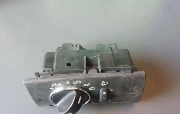 Mercedes-Benz E W211 Light switch 2115450304 04056041