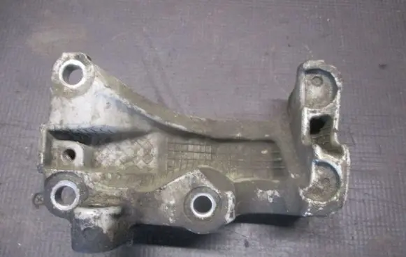 Peugeot 407 Gearbox mounting bracket 9659916080